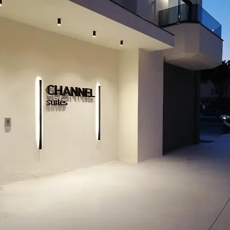 Channel Aparthotel *