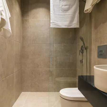 Channel Aparthotel *