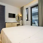 Channel Aparthotel