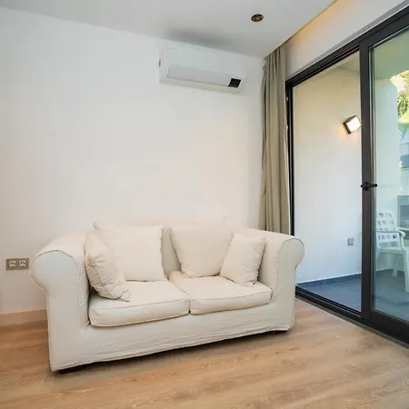 Hotel apartamentowy Channel 3*