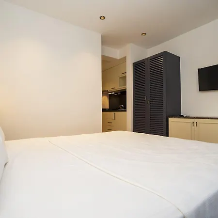 Channel Aparthotel