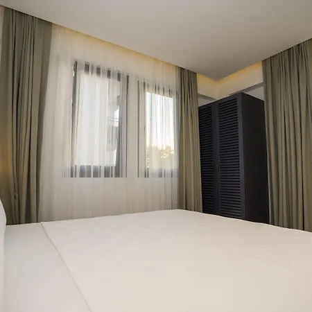 Channel Aparthotel